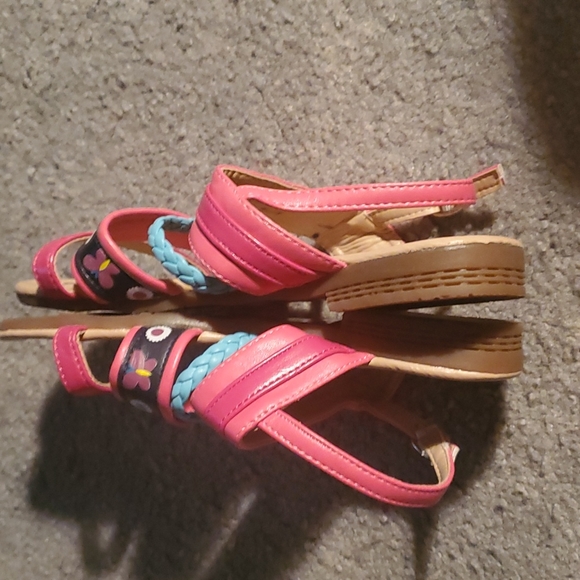 Sandals 2 Avon butterfly multi colored match everything - Picture 3 of 8